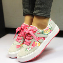 Load image into Gallery viewer, Floral printed shoes