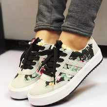 Load image into Gallery viewer, Floral printed shoes