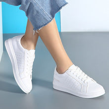 Load image into Gallery viewer, Rainbow Hoelace Sneakers